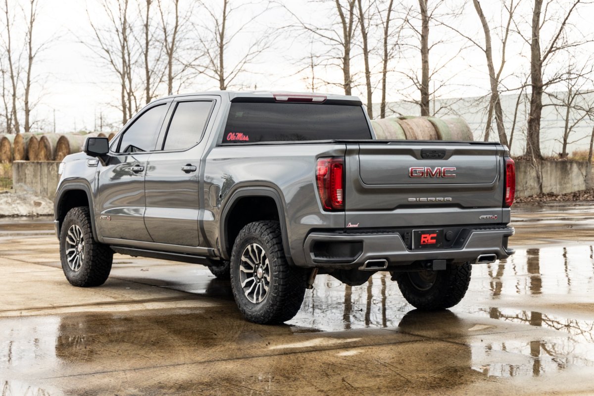 GMC Sierra 1500 Leveling Kit - Front - Rough Country - 1.75 Inch Leveling Kit | Forged Red UCA - Red - '19-'25